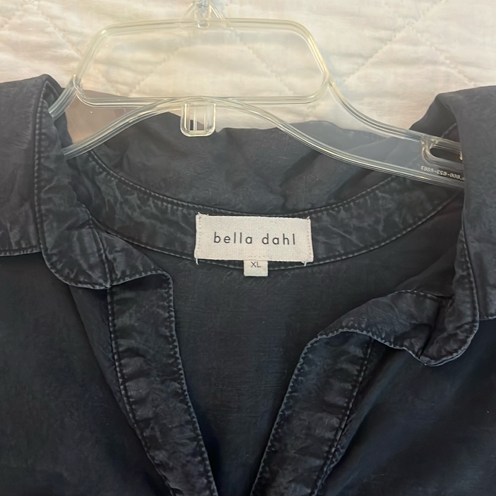 Bella Dahl Size extra large black half button with pockets, long sleeve tunic